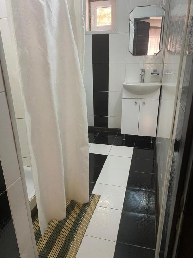 Room Hostel Dostyk 阿拉木图 外观 照片