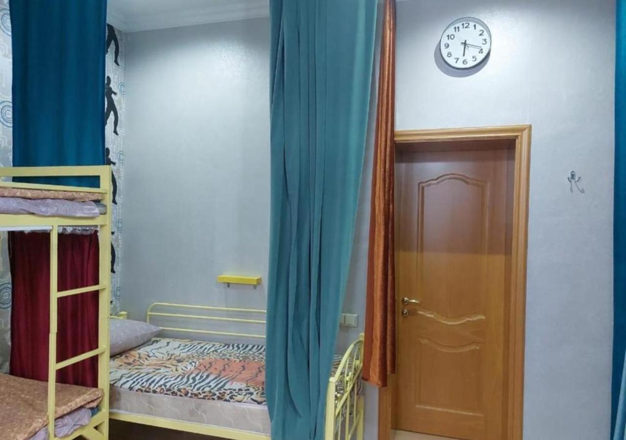 Room Hostel Dostyk 阿拉木图 外观 照片
