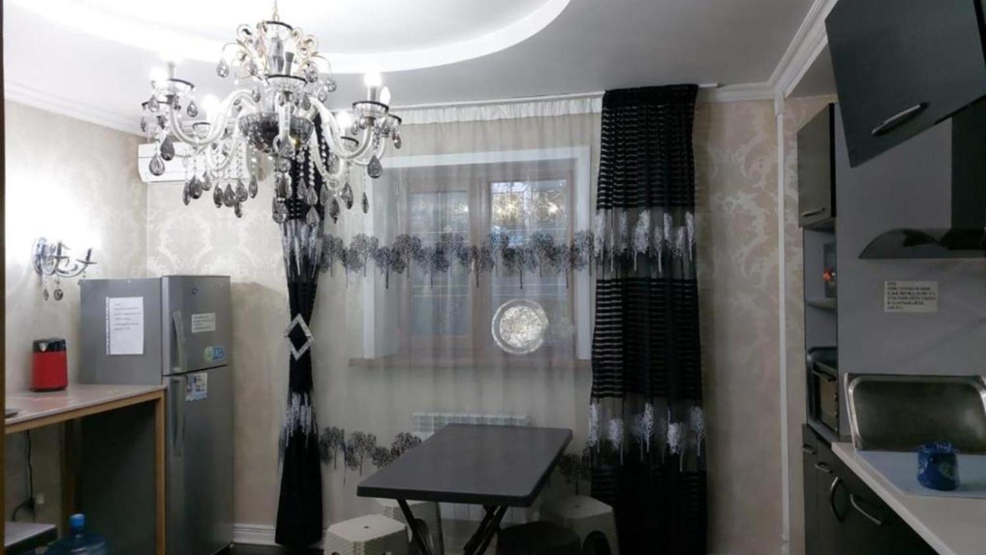 Room Hostel Dostyk 阿拉木图 外观 照片